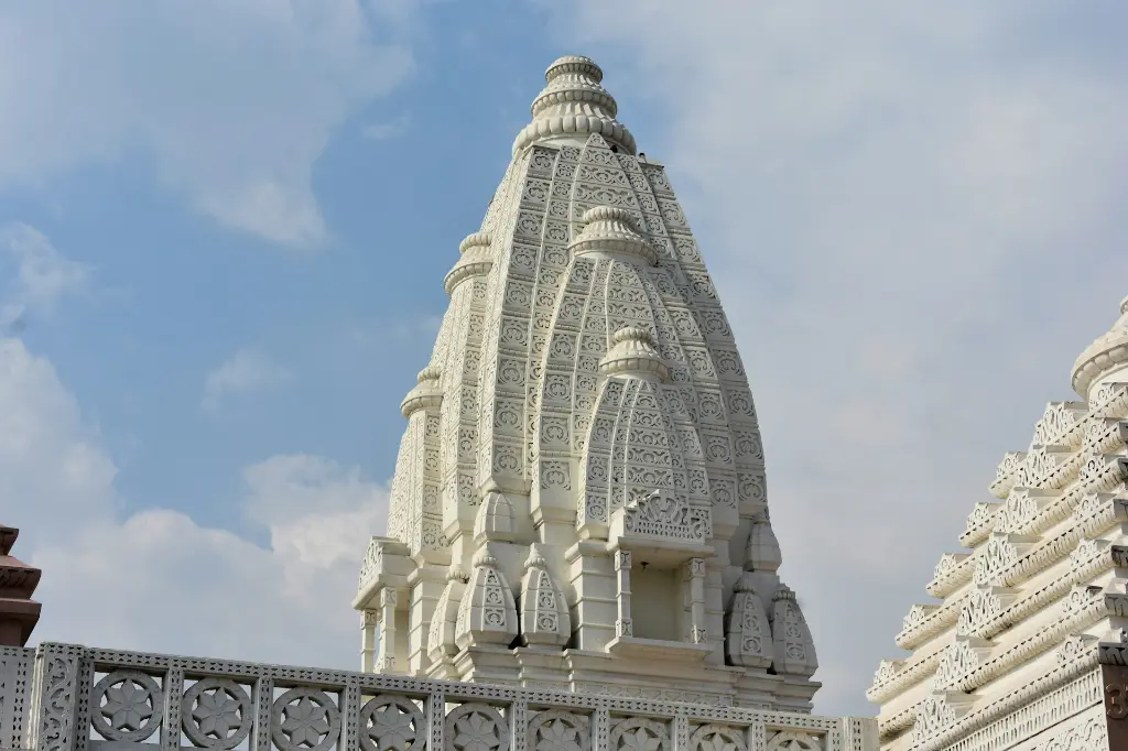 unsplash_adBsgFPZGBI_mahakaleshwar.jpg.jpg.jpg.webp