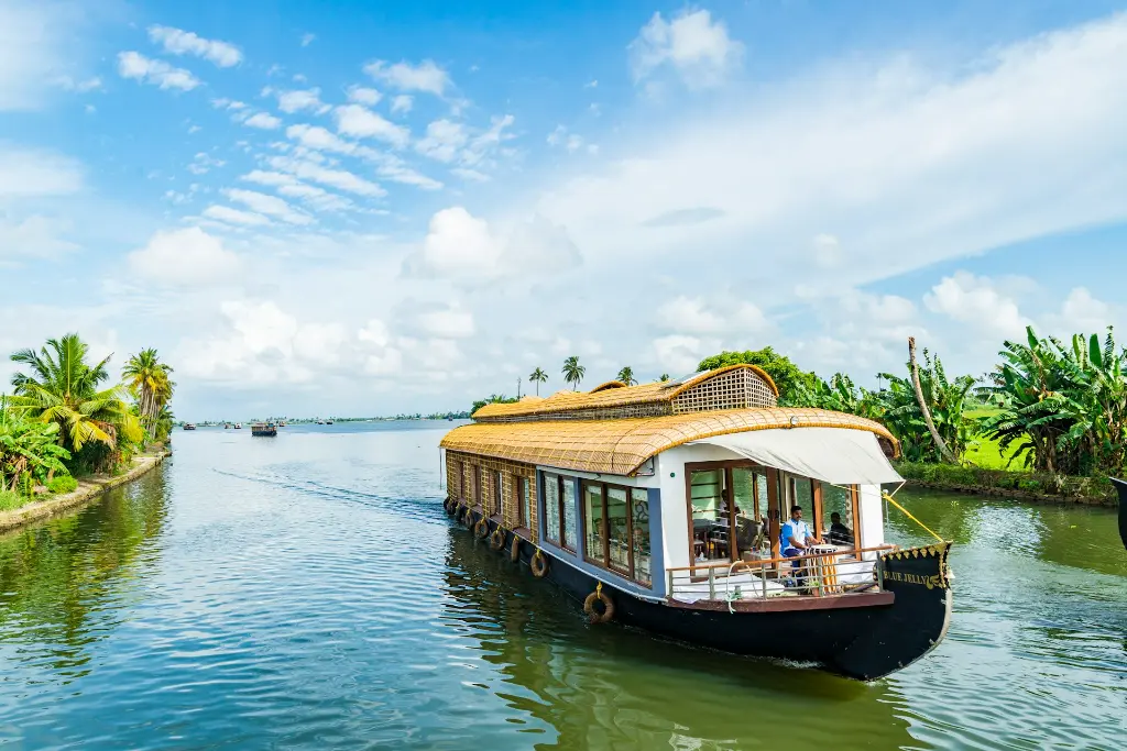 unsplash_N3VzleBhOvk_kerala.jpg.webp