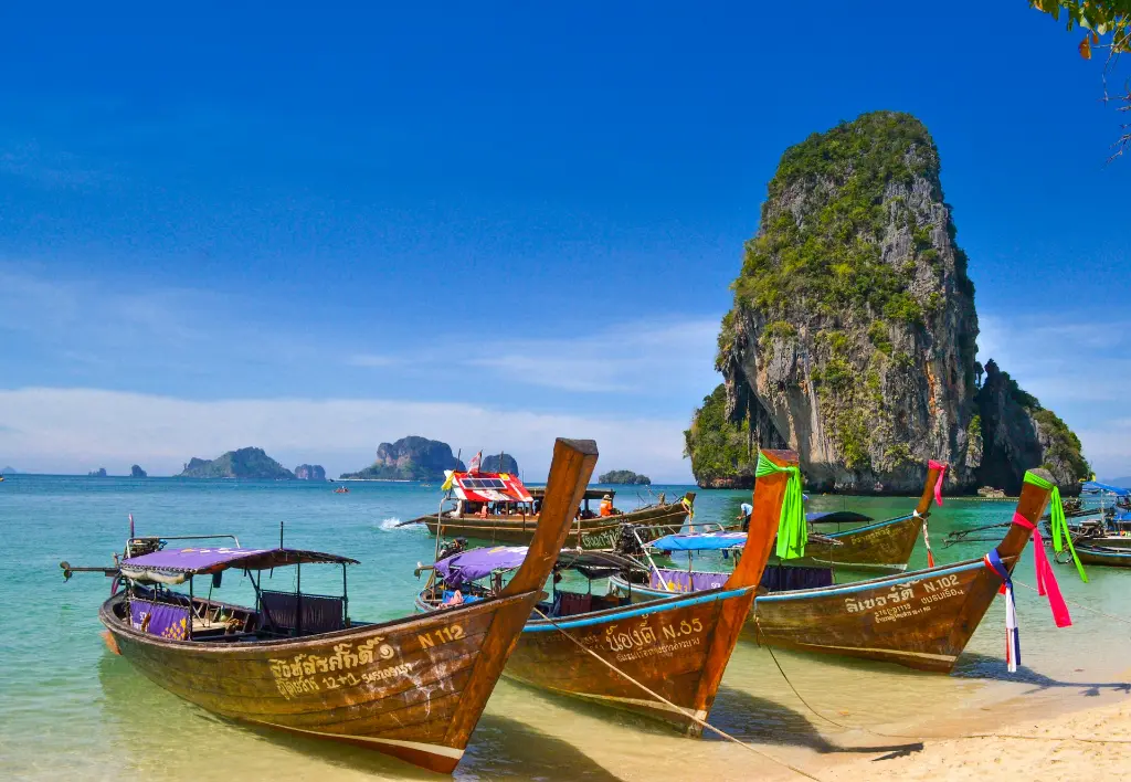 unsplash_jWKk-0ZBUyg_phuket.webp