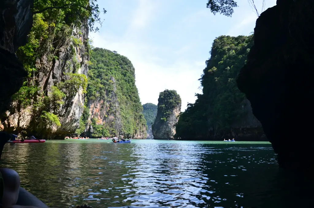 unsplash_9ivCYLNj-ik_phuket.jpg.jpg.jpg.jpg.webp