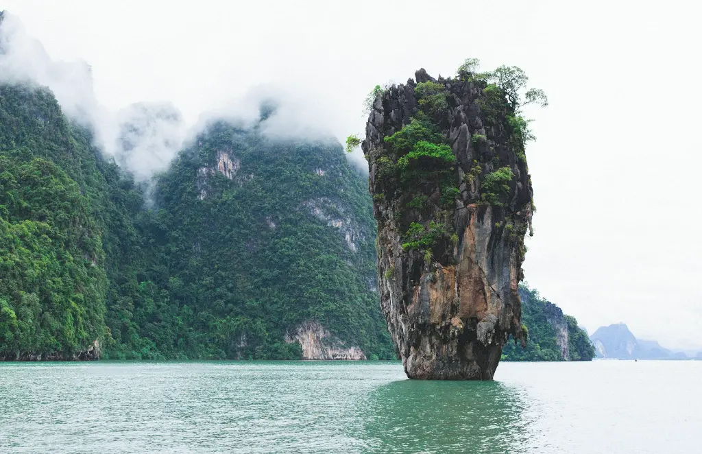 unsplash_yDu9nS6mAYg_phuket.jpg.jpg.jpg.jpg.webp