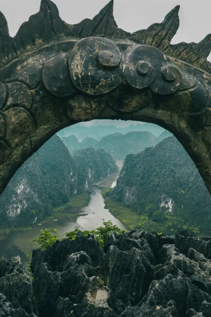 unsplash_GwSWQuLZY6M_vietnam.jpg.jpg.webp