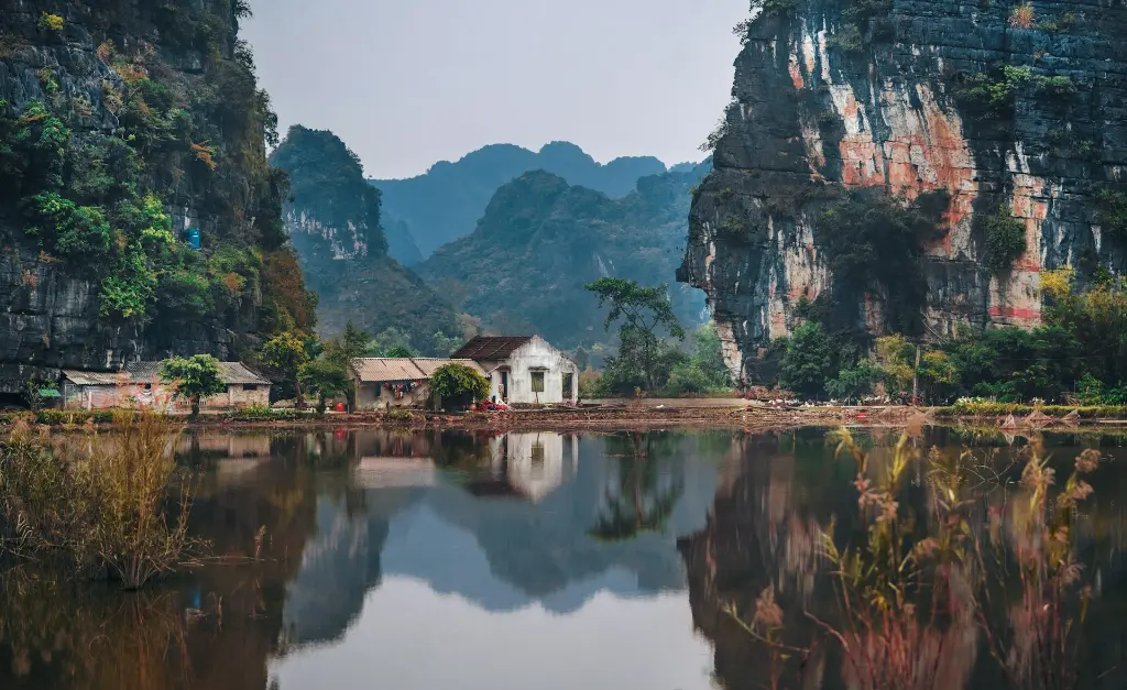 unsplash_8MhejqEghLk_vietnam.webp