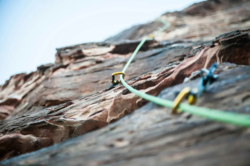 unsplash_gTQbZXL417Q_rock climbing.webp