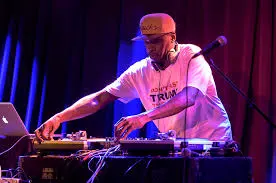 INTERNATIONAL DJ