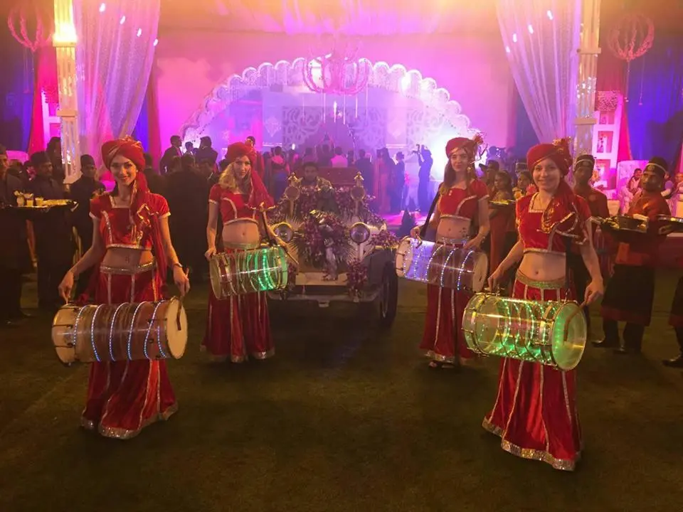 RUSSIAN DHOL PLAYER
