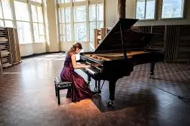 PIANO ARTIST