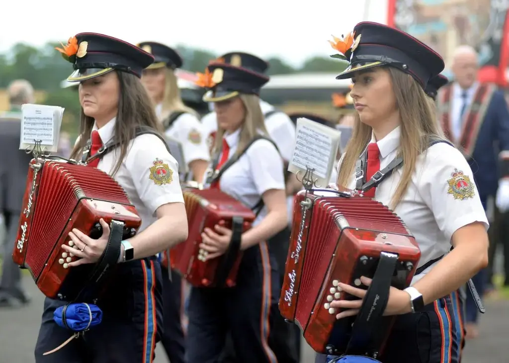 ACCORDION BAND