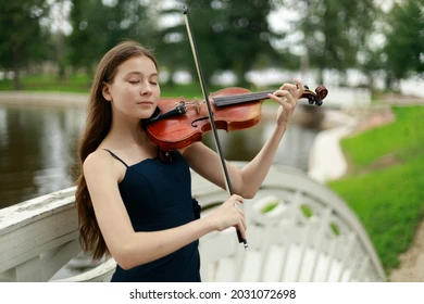 VIOLIN PLAYER