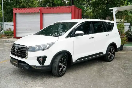 Innova crysta ( 12hrs-100kms)