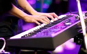 KEYBOARD PLAYER